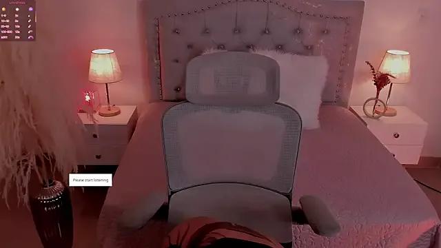 LaraBaker on StripChat 