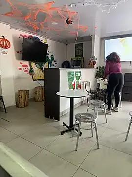 lauraltt — show my tits to my friend