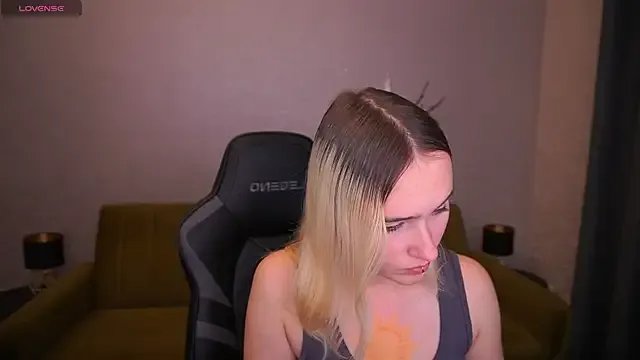 LilElfie on StripChat 