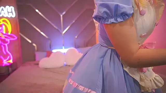 LilElfie on StripChat 