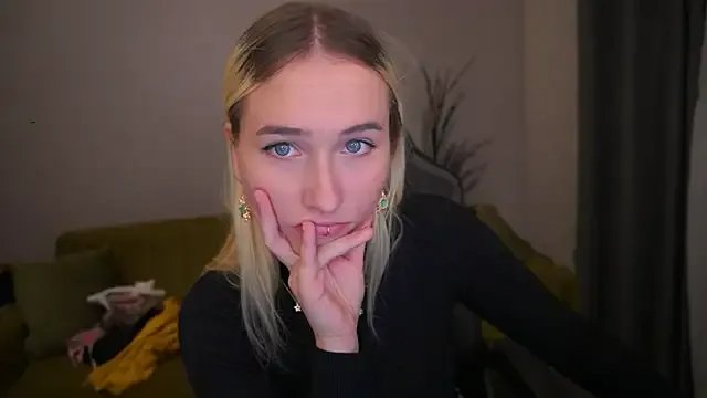 LilElfie on StripChat 