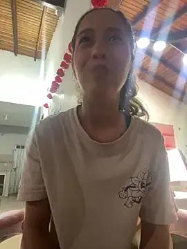 Freechat little-Emma on StripChat