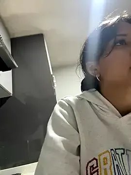 lynn9000 on StripChat 