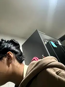 lynn9000 on StripChat 