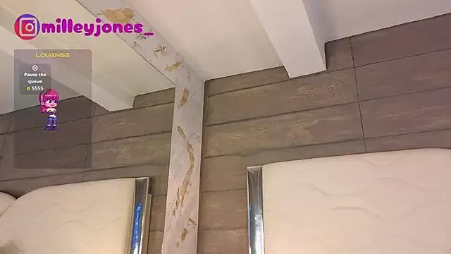 MilleyJones on StripChat 