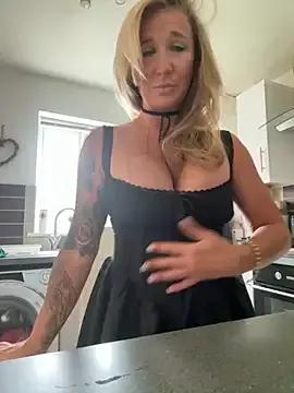 MimiMaee on StripChat 