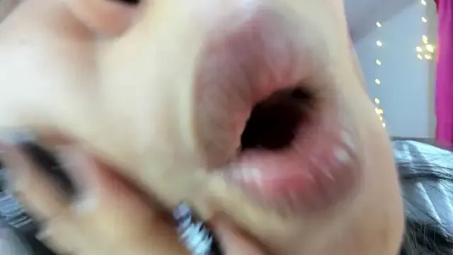 Mindy_19 on StripChat