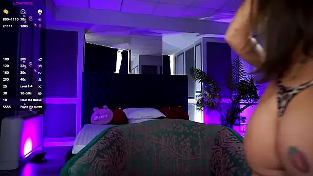 MissKiarra on StripChat 