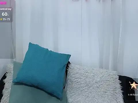 ninaa_fox on StripChat 