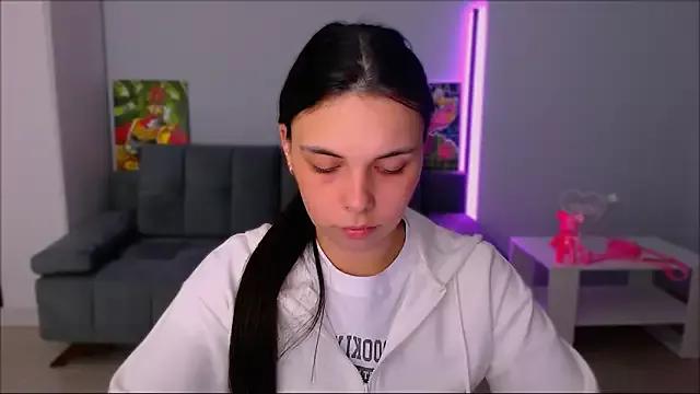 queenofthesense_ on StripChat 