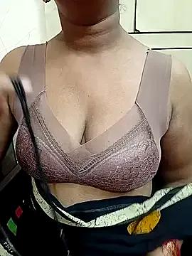Freechat reemacouple007 on StripChat