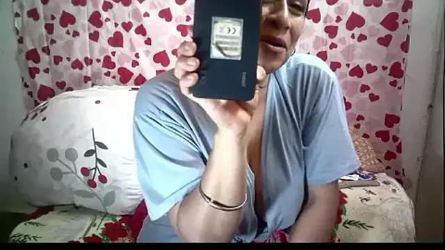 Rosy_sexxx on StripChat