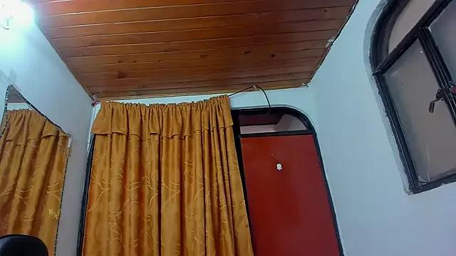 Freechat Sarahbrowm_ on StripChat