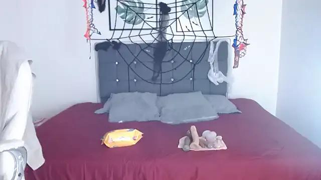 selena_yourmilf on StripChat 