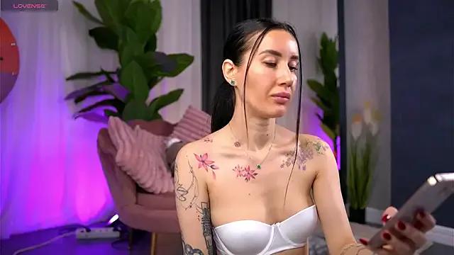 Freechat SerenaVelour on StripChat