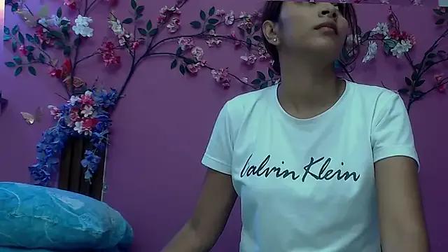 skinnybarbie022 on StripChat