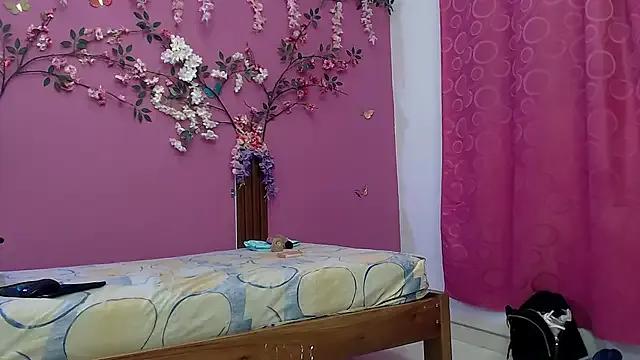 skinnybarbie022 on StripChat