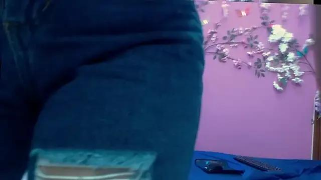 skinnybarbie022 on StripChat