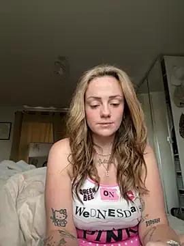 SofiaaBlackk — Bounce my boobs in my hands 