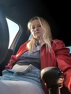 Freechat SuzieSub on StripChat