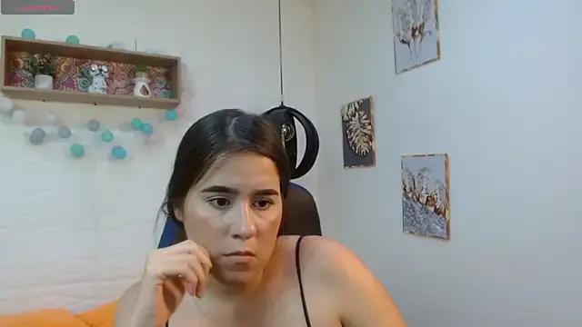 tulunaroja on StripChat 