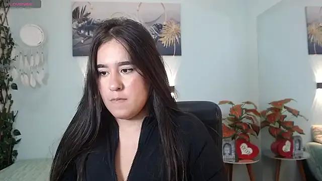 tulunaroja on StripChat 