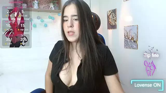 tulunaroja on StripChat 