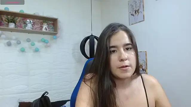 tulunaroja on StripChat 