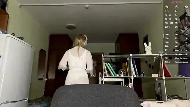 StripChat xX_Looola_Xx is Freechat xX_Looola_Xx — finger in asshole