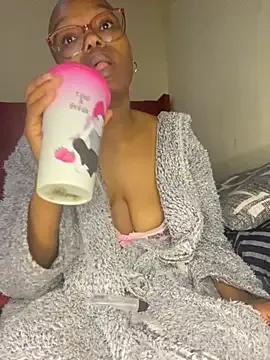 Freechat YummyMelanin117 on StripChat